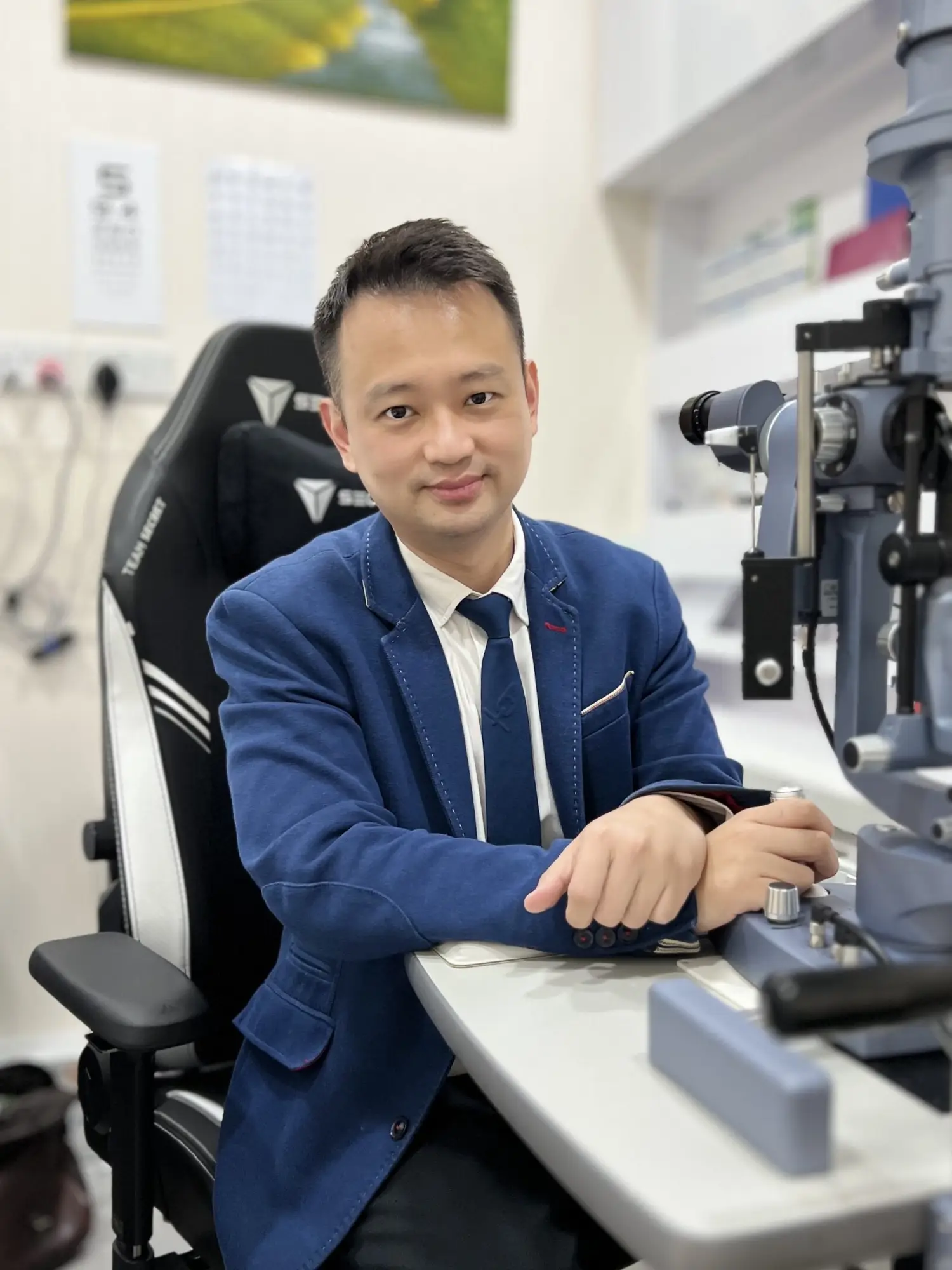 Dr. Philemon Huang, Senior Consultant Ophthalmologist